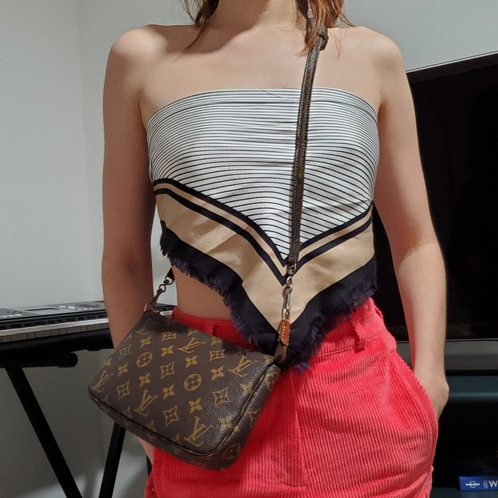 SOLD! AUTH LV Vintage Pochette Accessoires